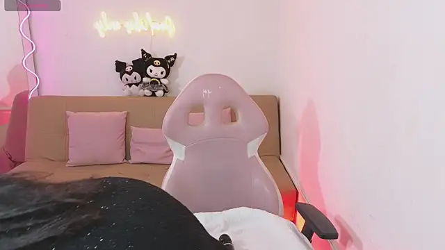 Snapshot of hina_tay chatting on 02.15.25 hina tay online show from 02.15.25