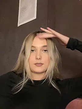 Snapshot of Alisa_Rise chatting on 10.04.25 Alisa Rise online show from 10.04.25