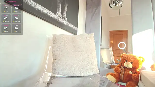 Snapshot of Mia__Milan chatting on 02.11.25 Mia Milan online show from 02.11.25