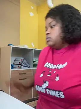 Curveysinaa online show from 02.21.25