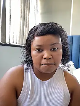 Snapshot of Curveysinaa chatting on 02.02.26 Curveysinaa online show from 02.02.26