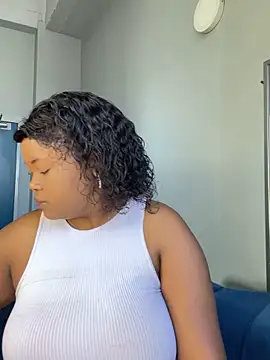 Snapshot of Curveysinaa chatting on 02.12.26 Curveysinaa online show from 02.12.26