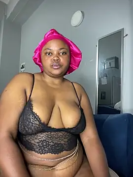 Snapshot of Curveysinaa chatting on 02.15.26 Curveysinaa online show from 02.15.26