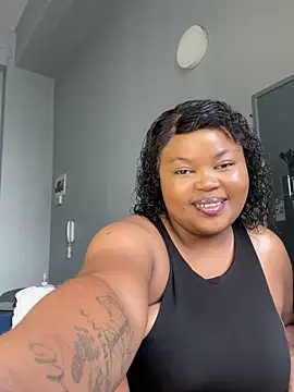 Snapshot of Curveysinaa chatting on 02.21.26 Curveysinaa online show from 02.21.26