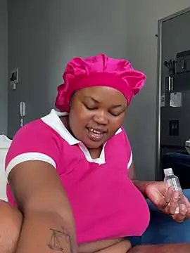 Snapshot of Curveysinaa chatting on 02.24.26 Curveysinaa online show from 02.24.26