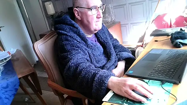 Adamdaddybear online show from 03.09.25