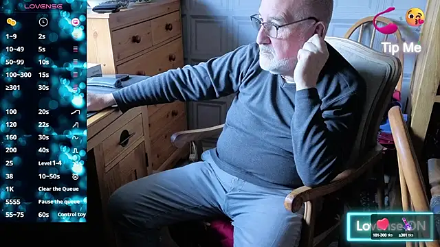 Adamdaddybear online show from 09.28.25