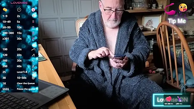 Adamdaddybear online show from 10.15.25