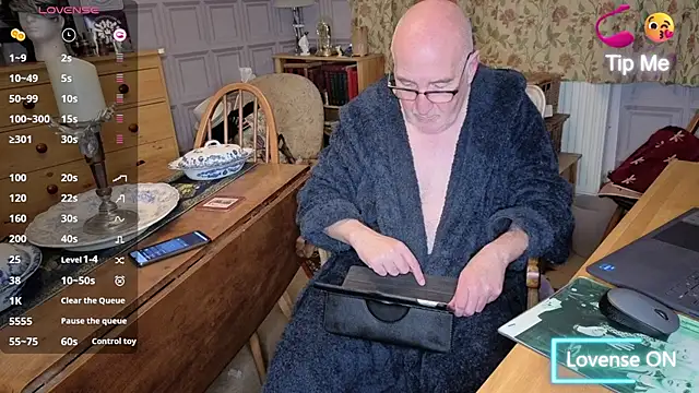 Adamdaddybear online show from 11.01.25