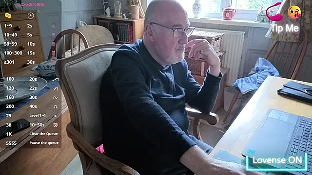 Adamdaddybear online show from 11.13.25