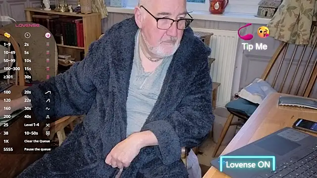 Adamdaddybear online show from 11.19.25