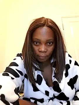 Snapshot of AfricanBeautyX chatting on 12.28.24 AfricanBeautyX online show from 12.28.24