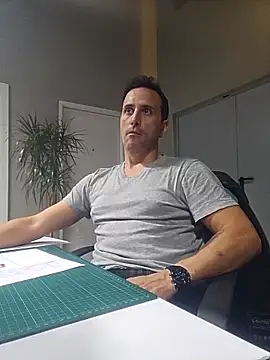 Snapshot of Lucas___81 chatting on 11.26.25 Lucas 81 online show from 11.26.25