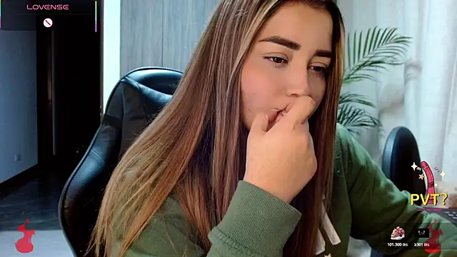 Snapshot of Lucia_star__ chatting on 02.13.26 Lucia star online show from 02.13.26