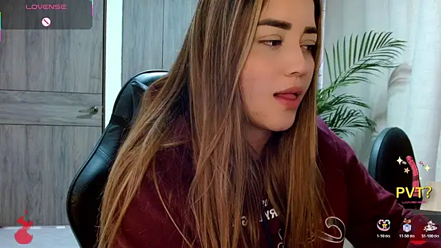 Snapshot of Lucia_star__ chatting on 02.14.26 Lucia star online show from 02.14.26