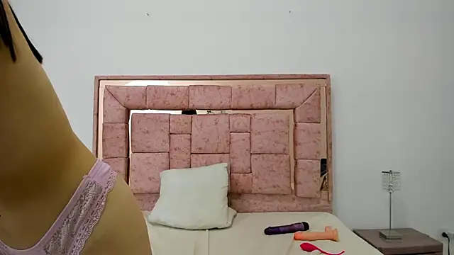 Snapshot of MAVIE_IVANOVA chatting on 01.25.25 MAVIE IVANOVA online show from 01.25.25