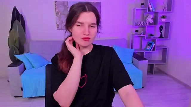 Snapshot of BonneyLove chatting on 12.02.24 BonneyLove online show from 12.02.24