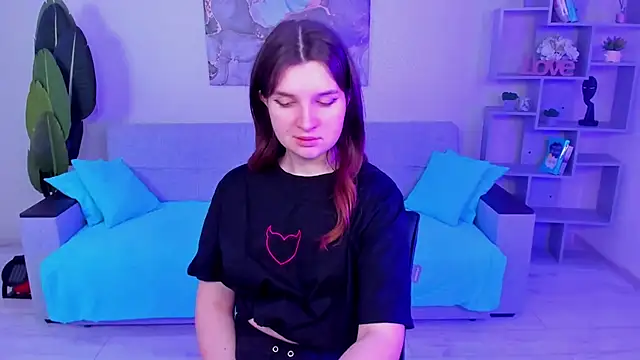 Snapshot of BonneyLove chatting on 02.07.25 BonneyLove online show from 02.07.25