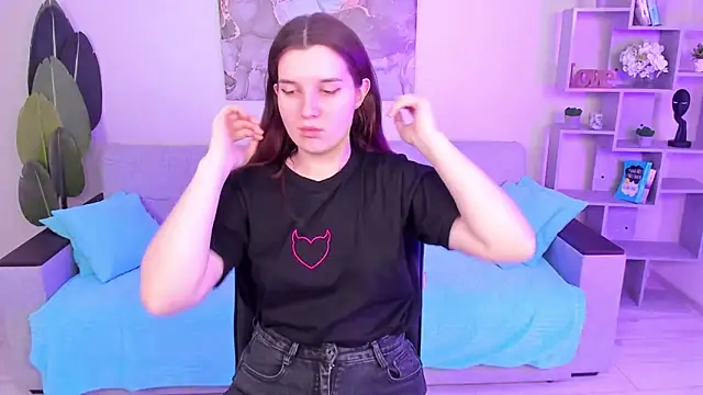 Snapshot of BonneyLove chatting on 02.13.25 BonneyLove online show from 02.13.25