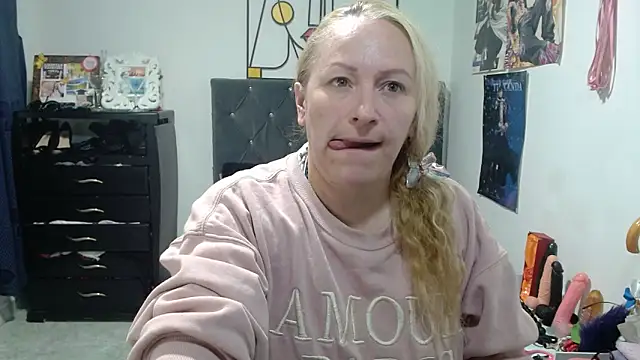 Snapshot of emperabigbootybigass chatting on 04.27.26 emperabigbootybigass online show from 04.27.26