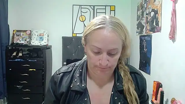 Snapshot of emperabigbootybigass chatting on 04.28.26 emperabigbootybigass online show from 04.28.26