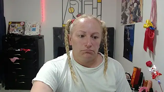 Snapshot of emperabigbootybigass chatting on 05.11.26 emperabigbootybigass online show from 05.11.26