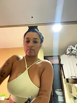 Snapshot of KatalinnaBrown chatting on 12.05.25 KatalinnaBrown online show from 12.05.25