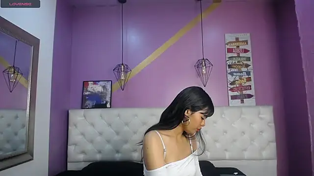 Snapshot of MadameDamn chatting on 12.14.24 MadameDamn online show from 12.14.24