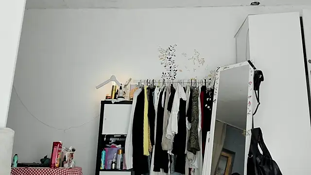 LisaIcon online show from 12.17.25