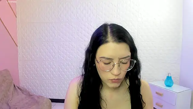 Snapshot of Violetaa_diazz chatting on 10.15.25 Violetaa diazz online show from 10.15.25