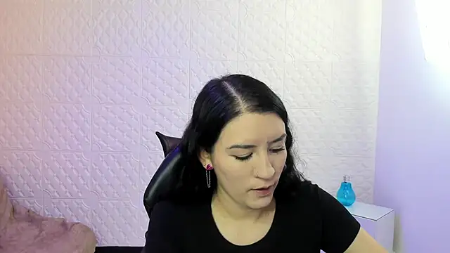 Snapshot of Violetaa_diazz chatting on 10.21.25 Violetaa diazz online show from 10.21.25