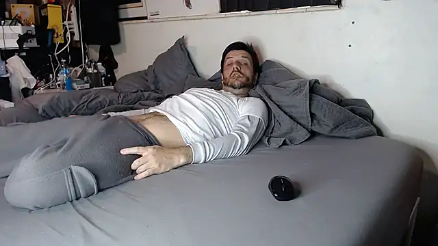 Snapshot of titclitcmndr chatting on 01.23.25 titclitcmndr online show from 01.23.25