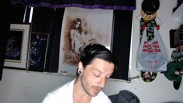 Snapshot of titclitcmndr chatting on 01.29.25 titclitcmndr online show from 01.29.25