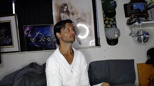 Snapshot of titclitcmndr chatting on 02.18.25 titclitcmndr online show from 02.18.25