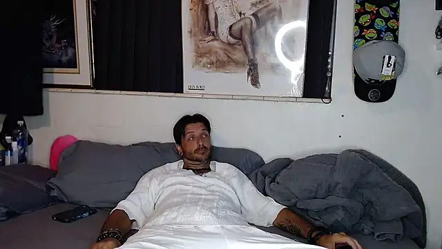 Snapshot of titclitcmndr chatting on 03.11.25 titclitcmndr online show from 03.11.25