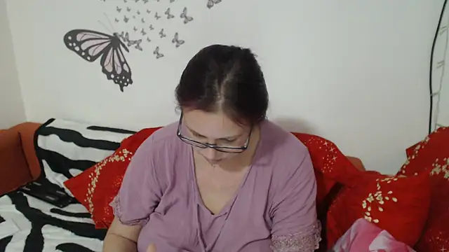 Snapshot of LadyHellene chatting on 02.19.25 LadyHellene online show from 02.19.25