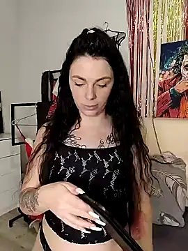 Snapshot of Lola_Hale chatting on 12.24.24 Lola Hale online show from 12.24.24