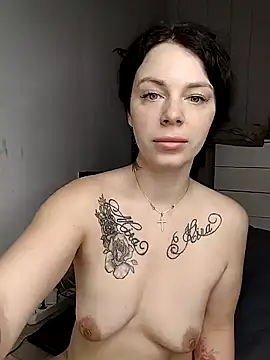 Snapshot of Lola_Hale chatting on 01.28.25 Lola Hale online show from 01.28.25