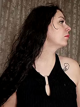 Lola Hale online show from 11.06.25