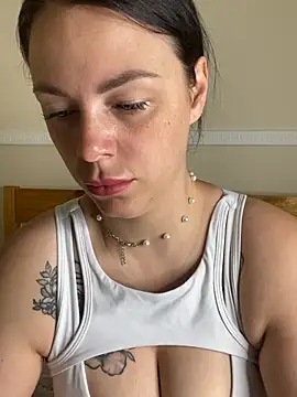 Snapshot of Lola_Hale chatting on 06.21.26 Lola Hale online show from 06.21.26