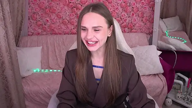 Snapshot of KiraGrayy chatting on 03.03.26 KiraGrayy online show from 03.03.26