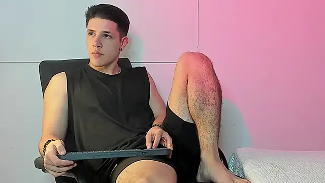 Snapshot of Adan_rivas_ chatting on 01.07.25 Adan rivas online show from 01.07.25