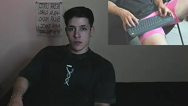Snapshot of Adan_rivas_ chatting on 06.13.26 Adan rivas online show from 06.13.26