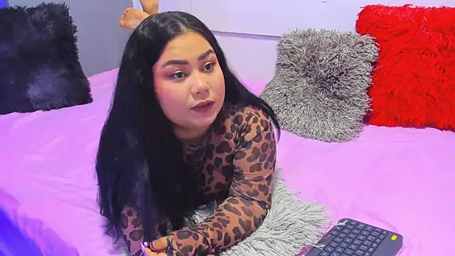 Snapshot of victoriajk chatting on 02.17.26 victoriajk online show from 02.17.26