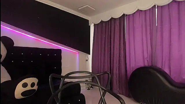 Coral Gibson online show from 04.08.26