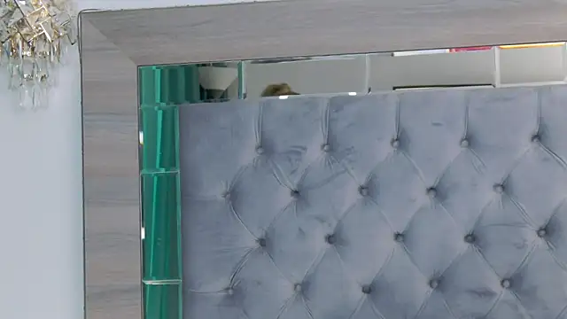 Lorehottie online show from 09.24.25