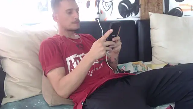 roystonee01 online show from 11.06.25