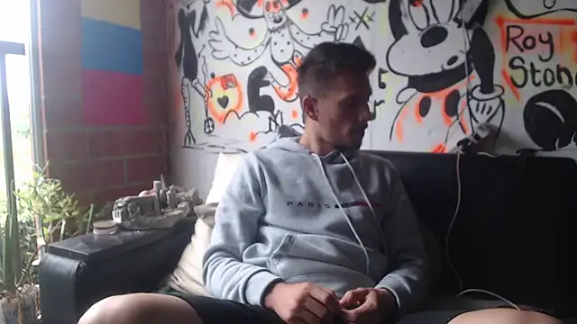 roystonee01 online show from 11.17.25