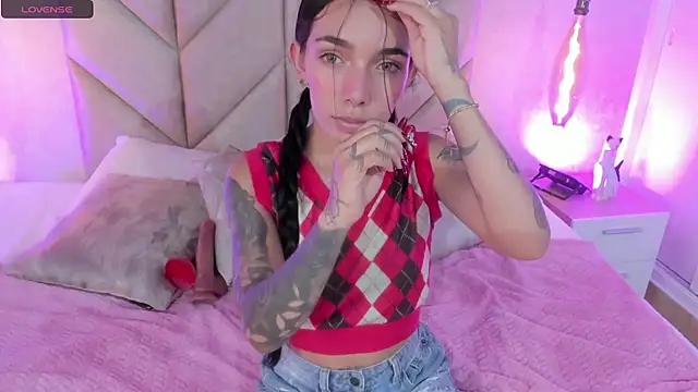 Snapshot of Mollymoon1 chatting on 12.10.24 Mollymoon1 online show from 12.10.24