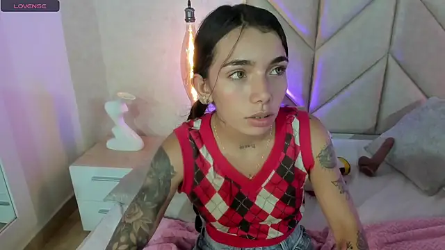 Snapshot of Mollymoon1 chatting on 12.11.24 Mollymoon1 online show from 12.11.24